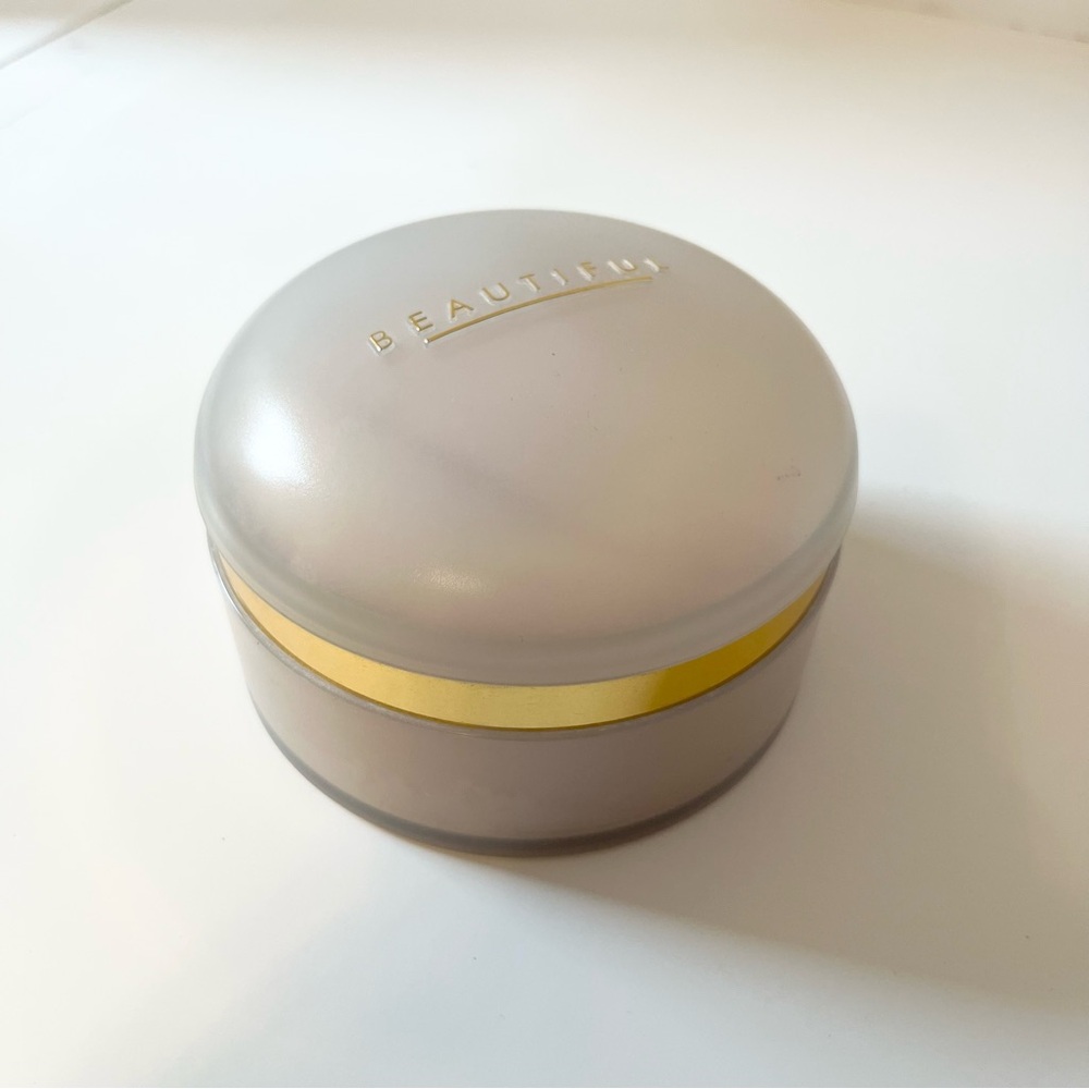 Estee Lauder Perfumed Body Powder  beautiful